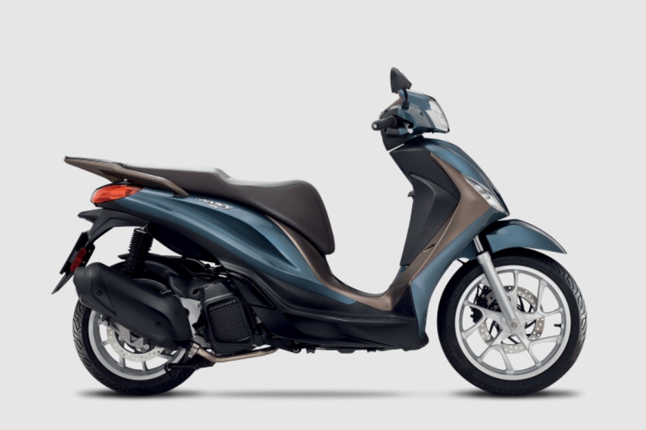 Piaggio Medley 125cc scooter rental Trogir